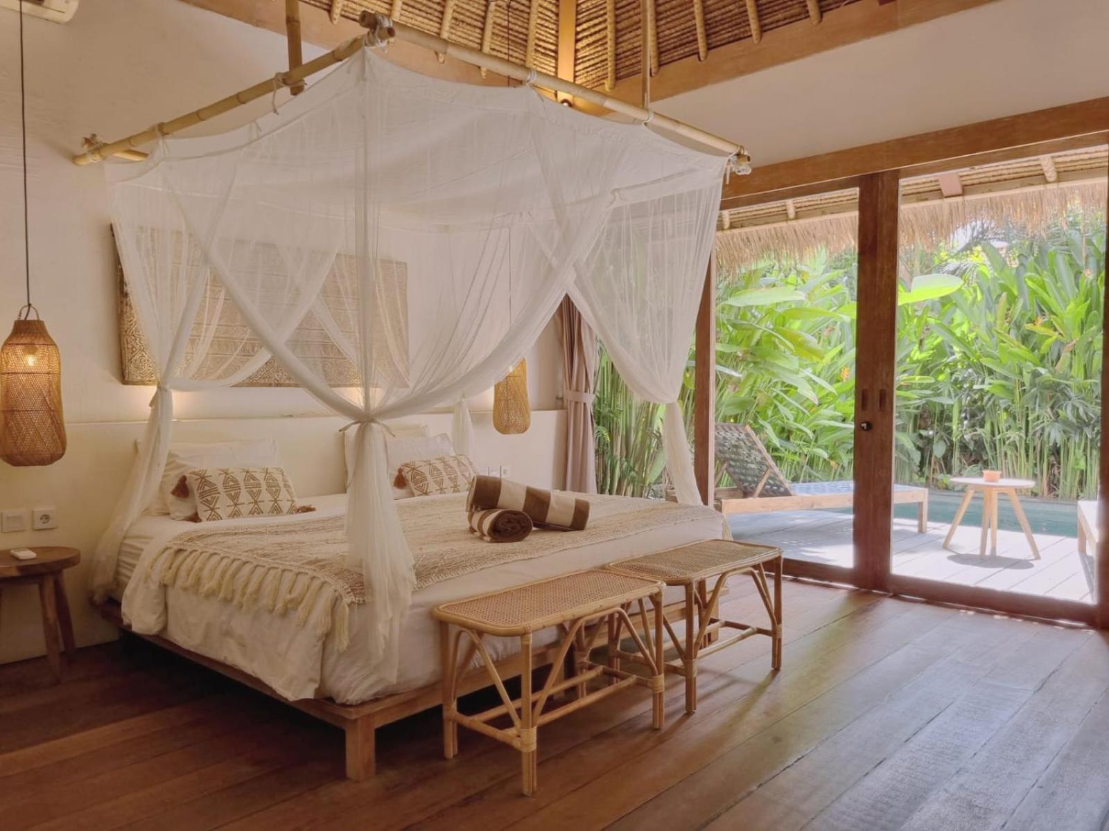 Bobos Villa *
